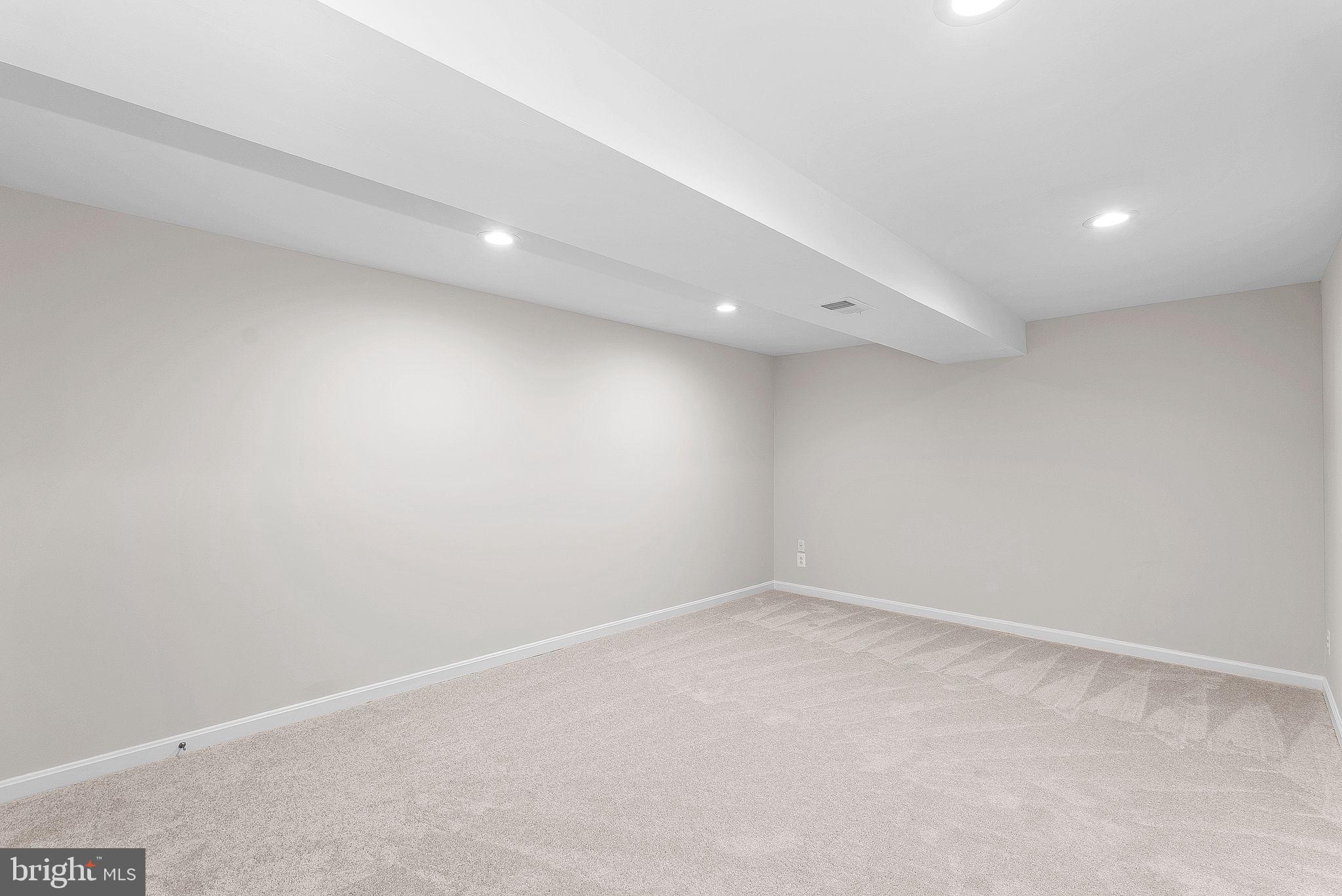 LONGWOOD KNOLLS - Residential