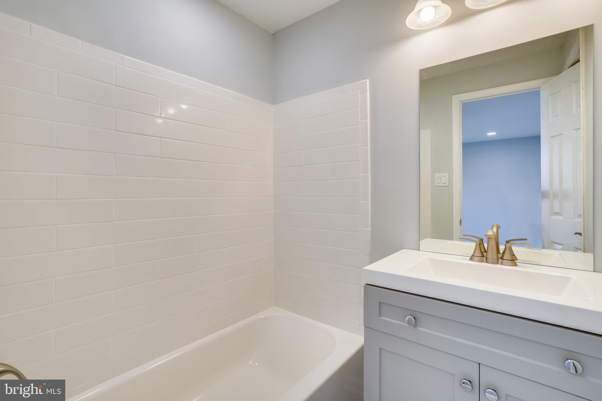 ELIZABETHS LANDING - Residential