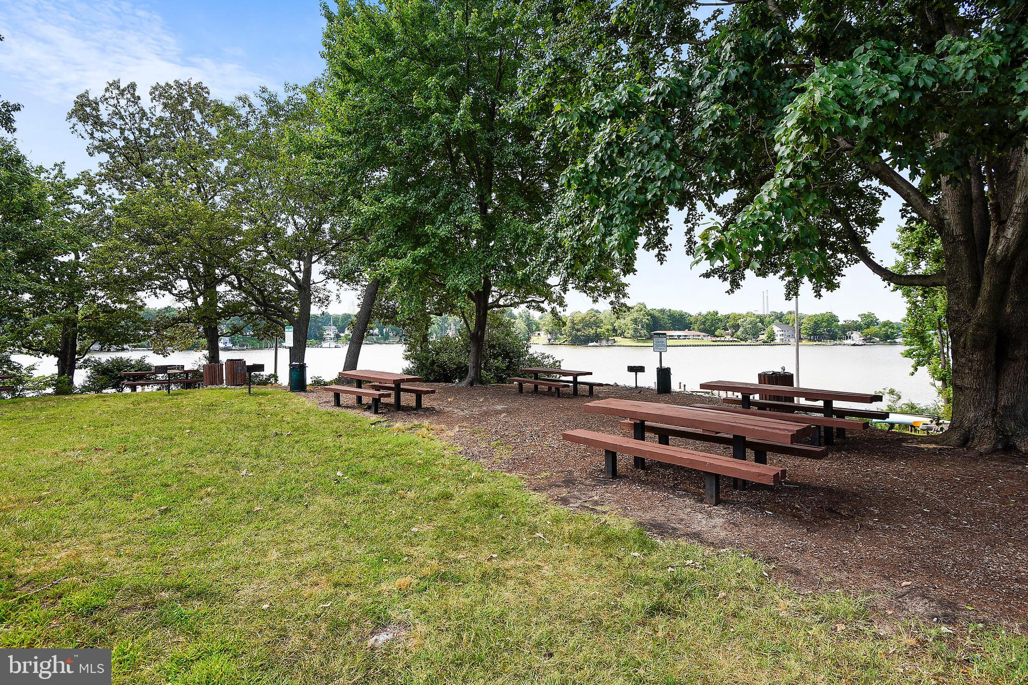 ELIZABETHS LANDING - Residential