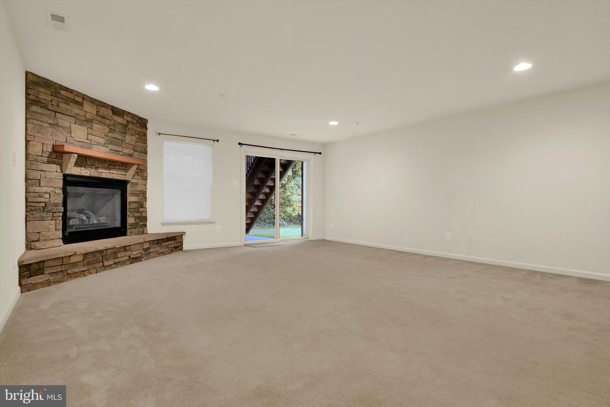 AUTUMN RUN - Residential Lease