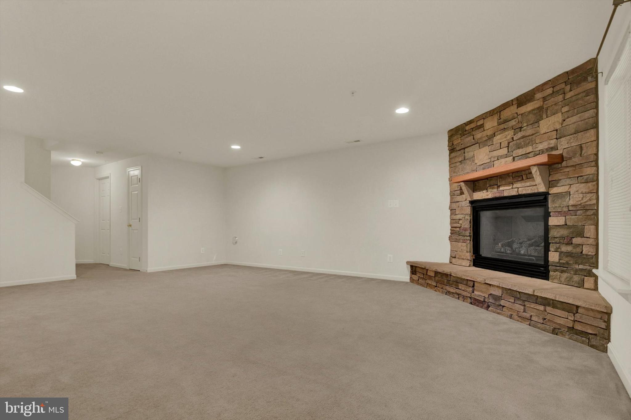 AUTUMN RUN - Residential Lease