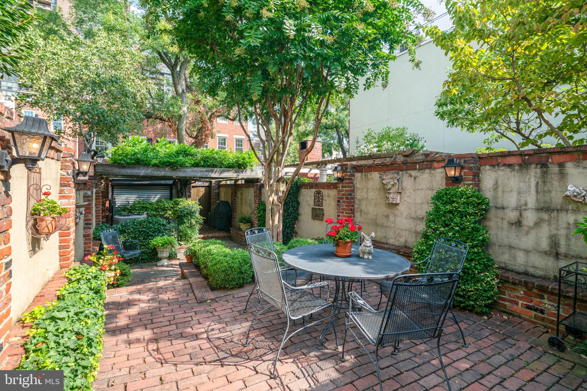 SOCIETY HILL - Residential