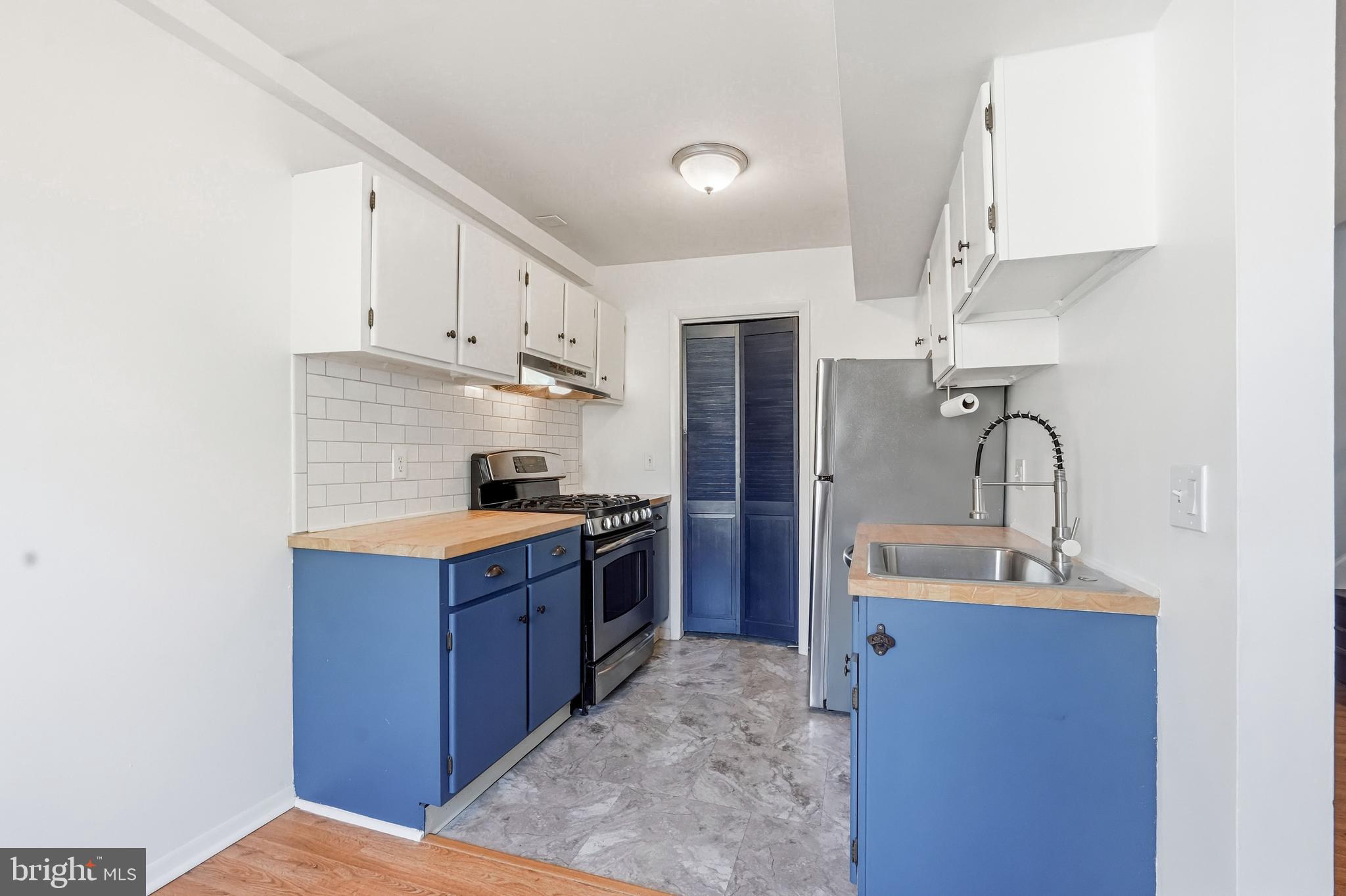 YORKTOWN - Residential