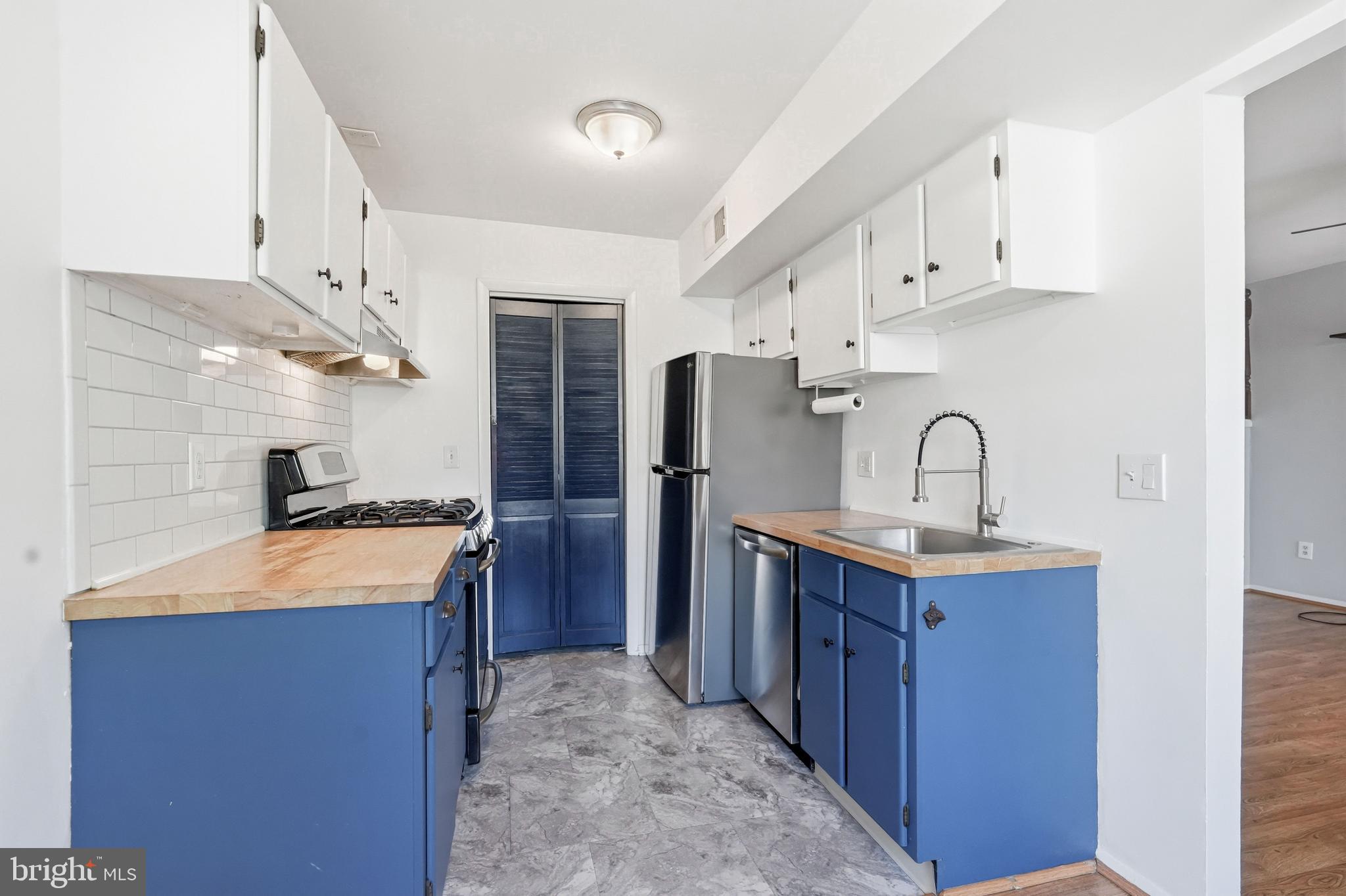 YORKTOWN - Residential