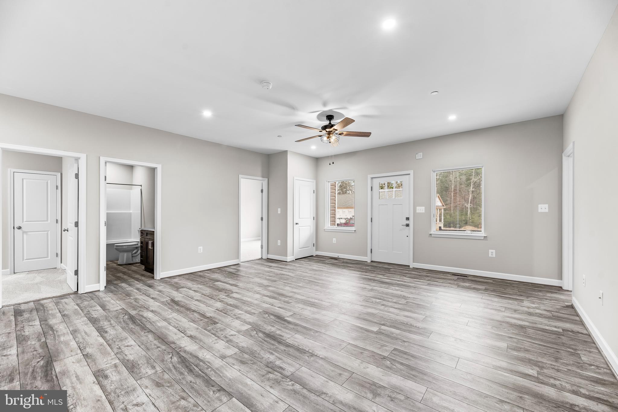 HAWKS NEST - Residential