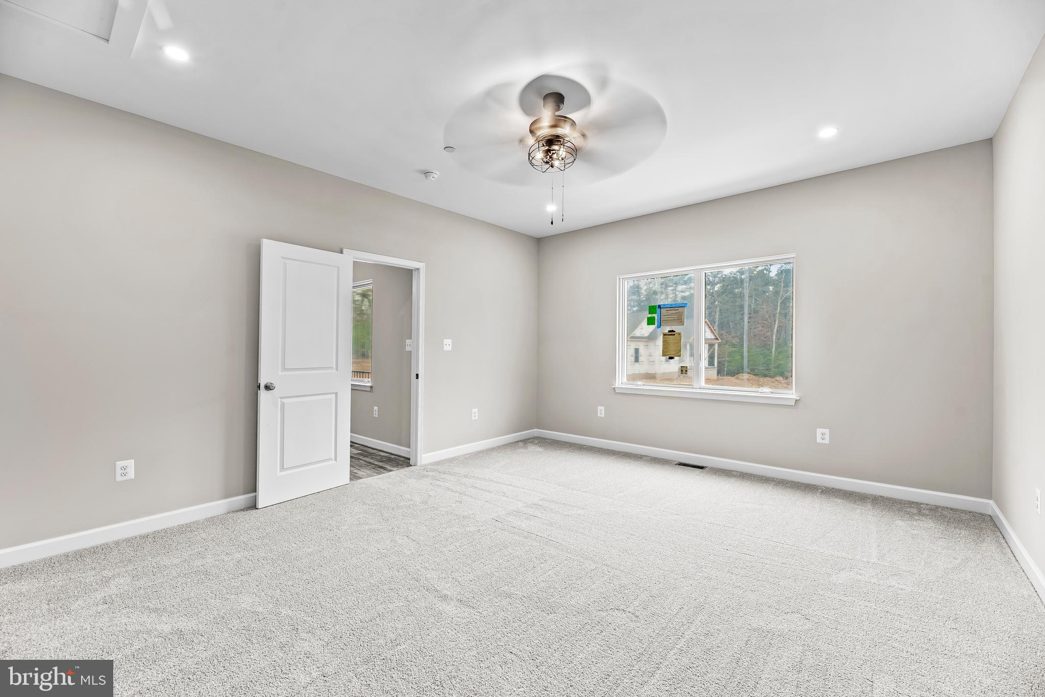 HAWKS NEST - Residential