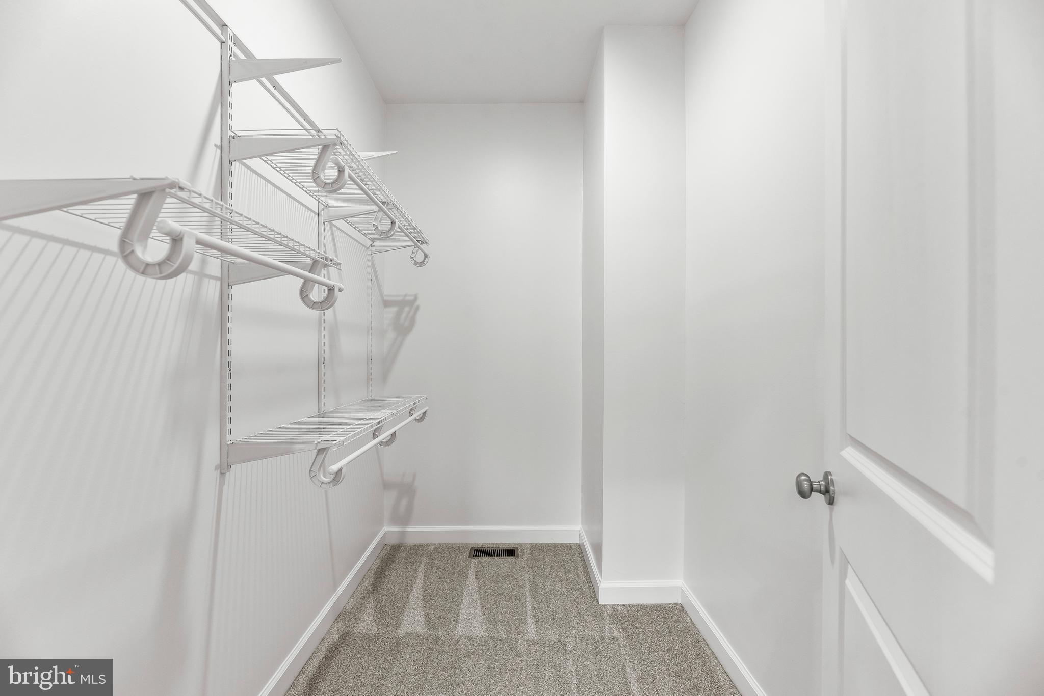 HAWKS NEST - Residential