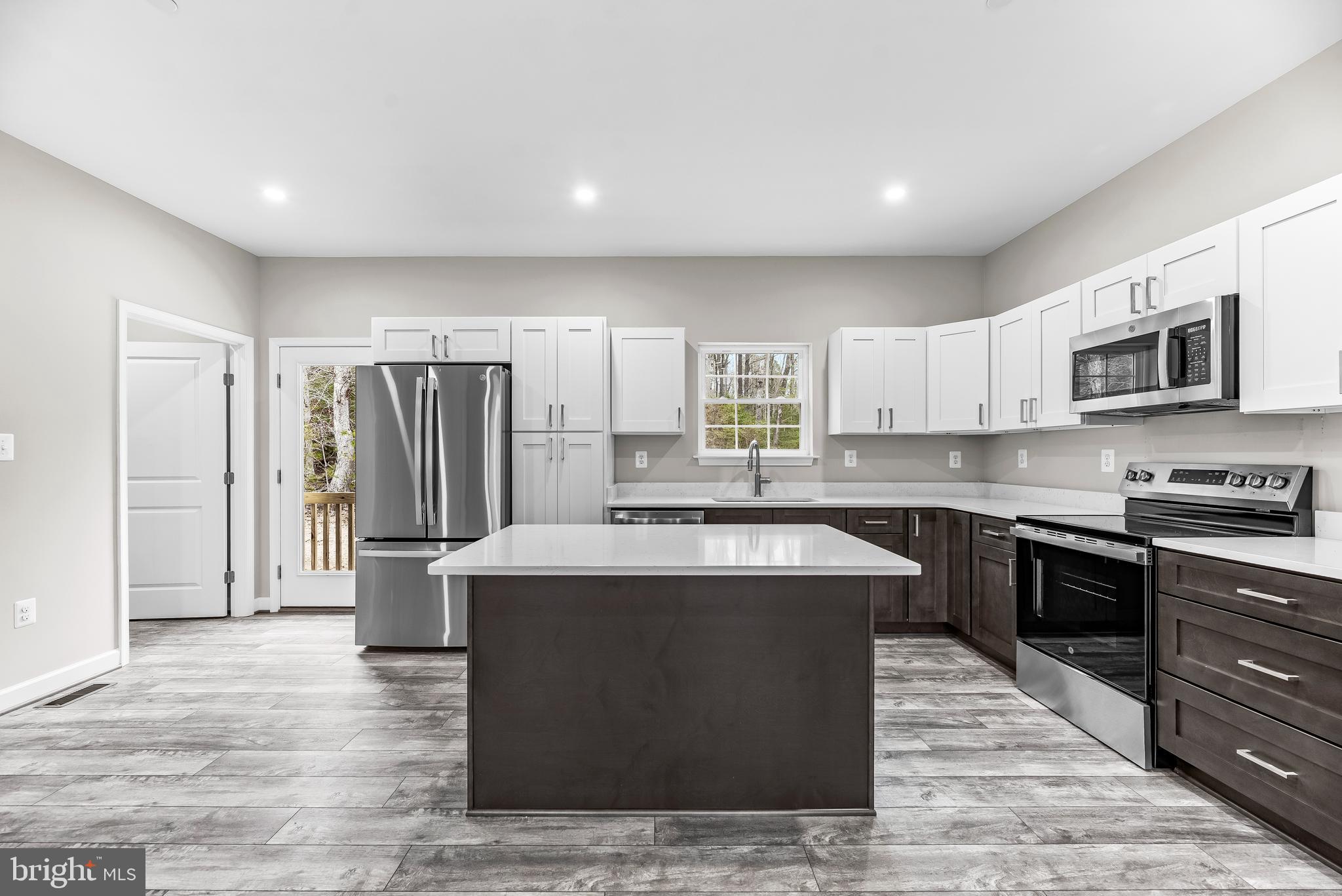 HAWKS NEST - Residential