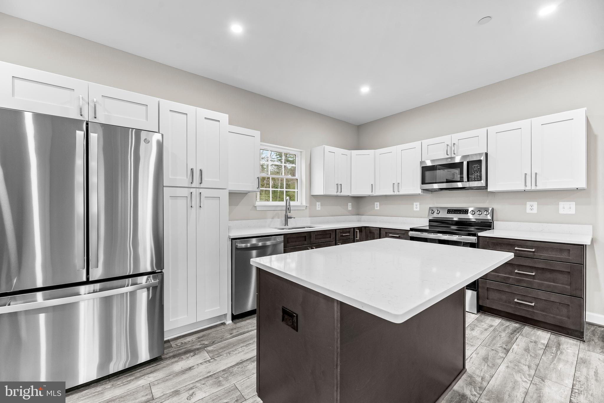 HAWKS NEST - Residential