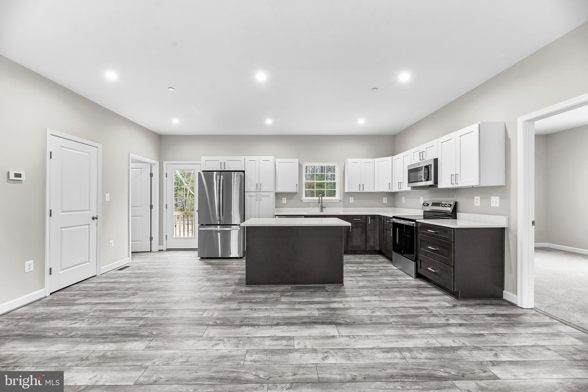 HAWKS NEST - Residential