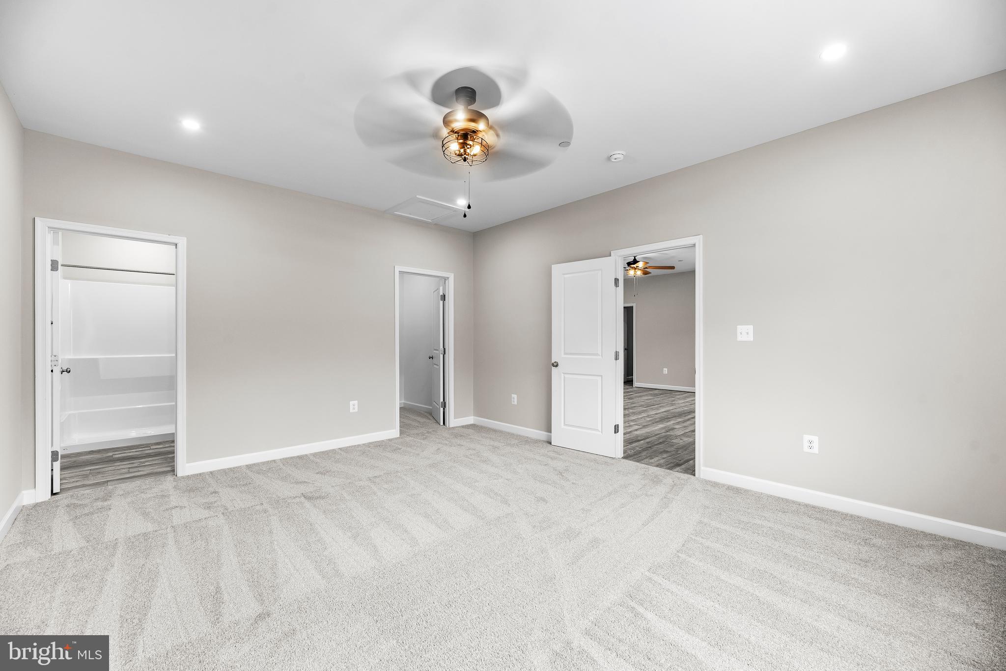 HAWKS NEST - Residential