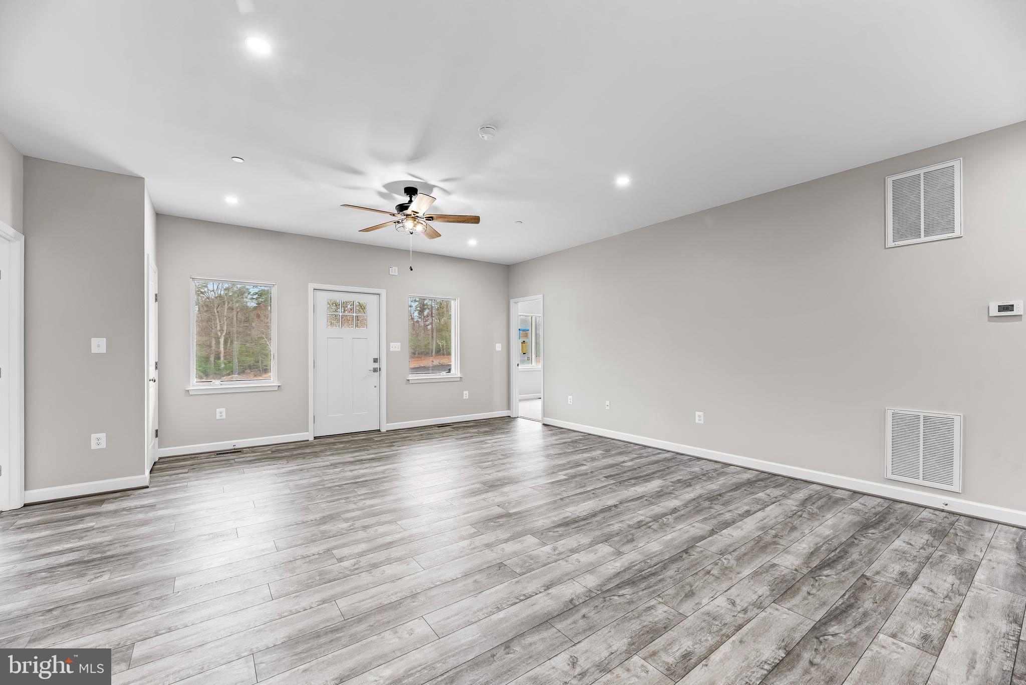 HAWKS NEST - Residential