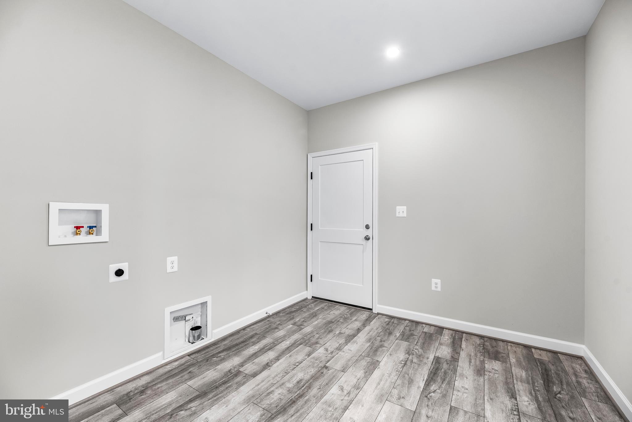 HAWKS NEST - Residential