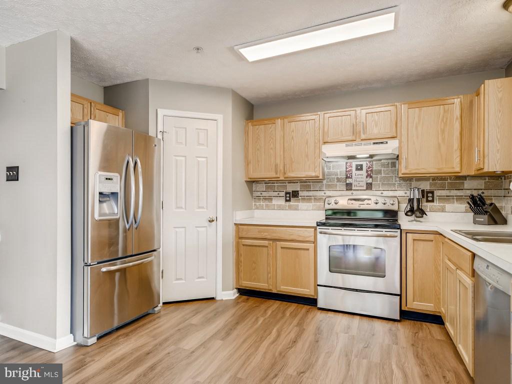 CONSTANT FRIENDSHIP - Residential