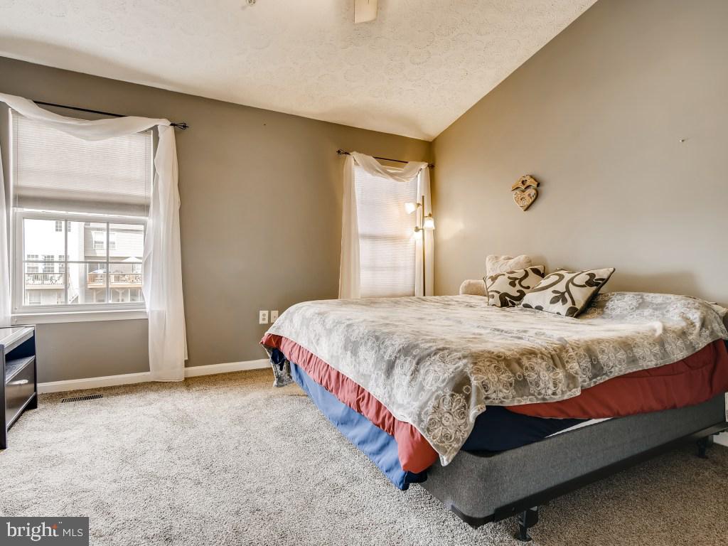 CONSTANT FRIENDSHIP - Residential