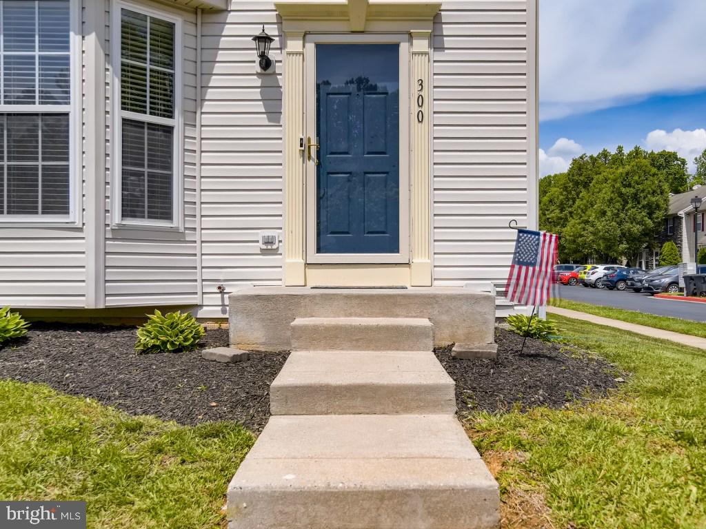 CONSTANT FRIENDSHIP - Residential