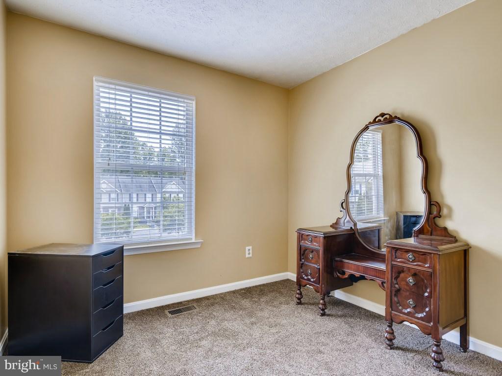 CONSTANT FRIENDSHIP - Residential