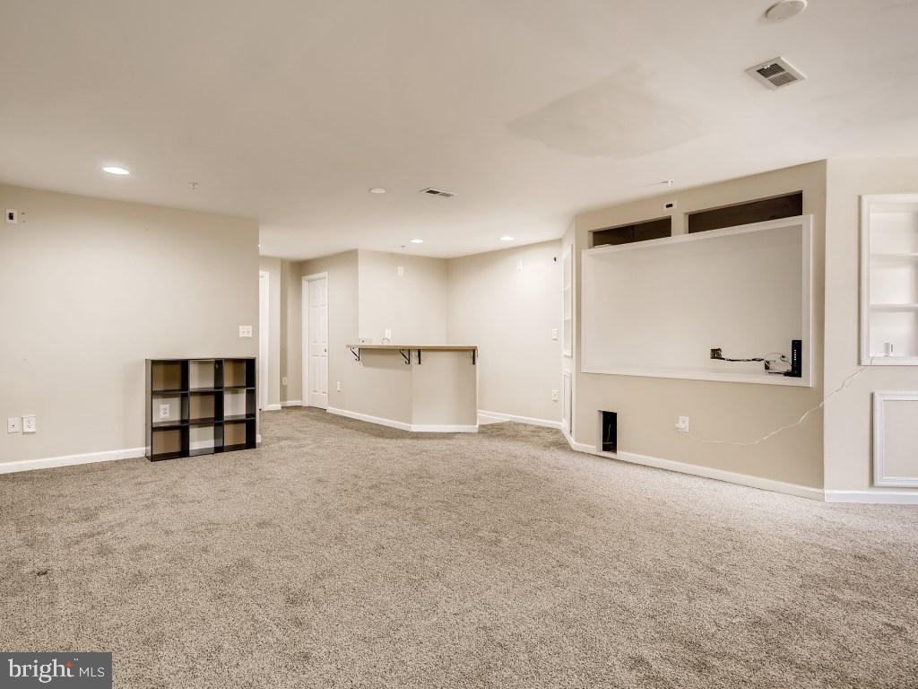 CONSTANT FRIENDSHIP - Residential