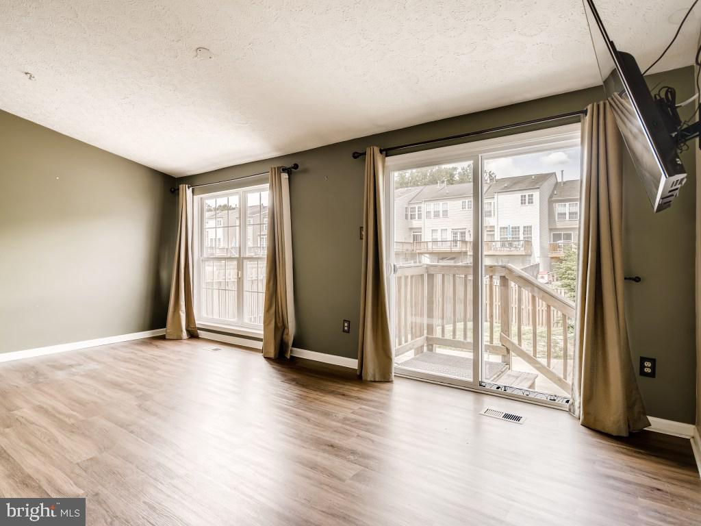 CONSTANT FRIENDSHIP - Residential