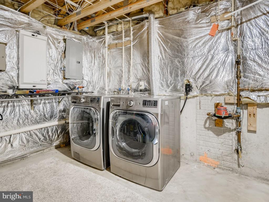 CONSTANT FRIENDSHIP - Residential