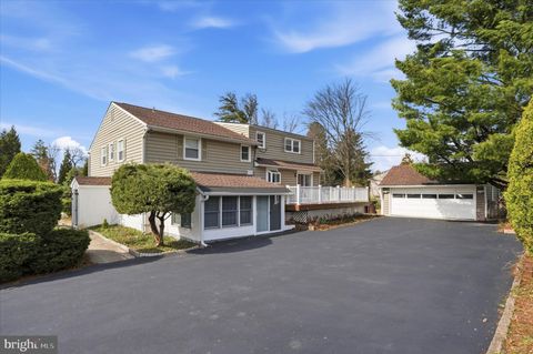 898 CRESTLINE DRIVE BLUE BELL PA 19422