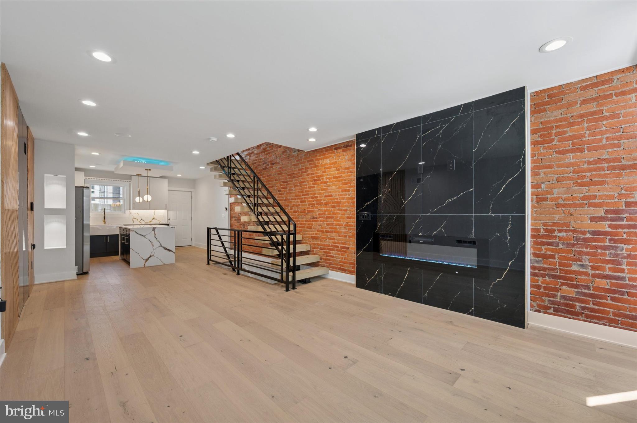 POINT BREEZE - Residential