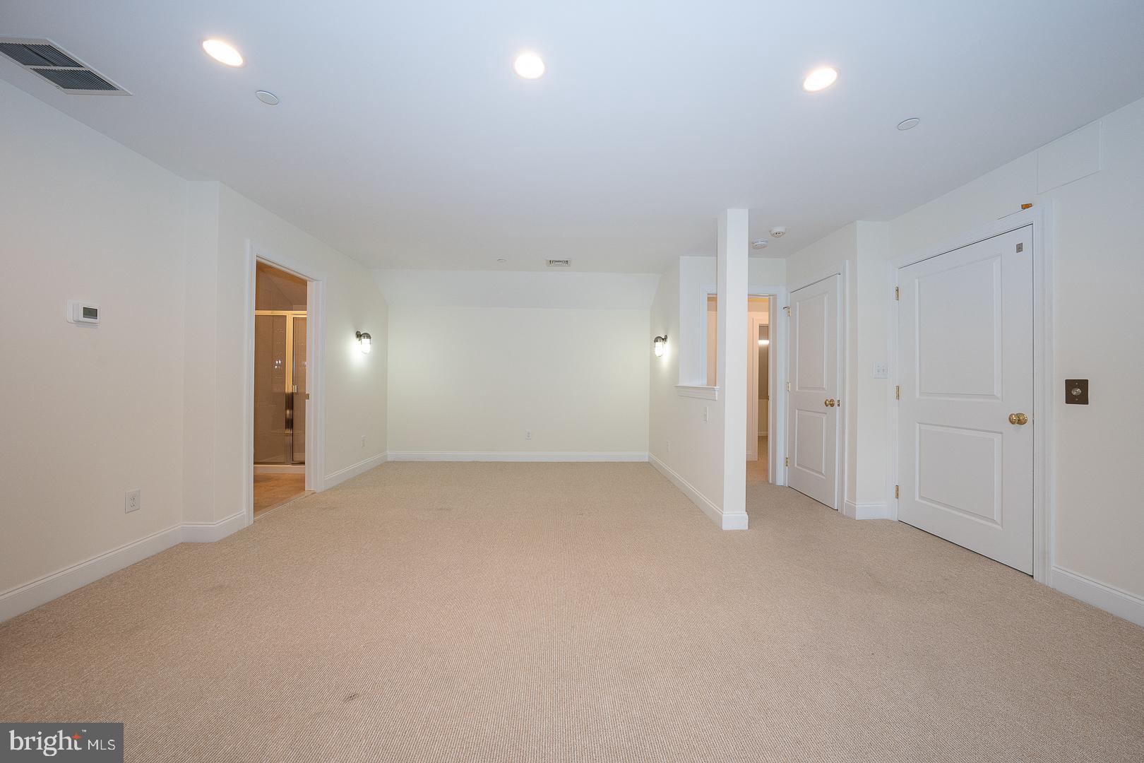 WHITEHALL - Residential