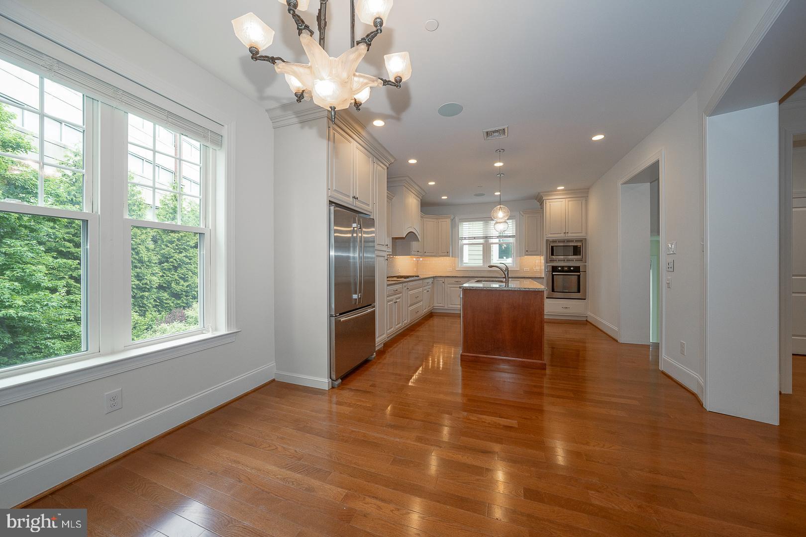 WHITEHALL - Residential