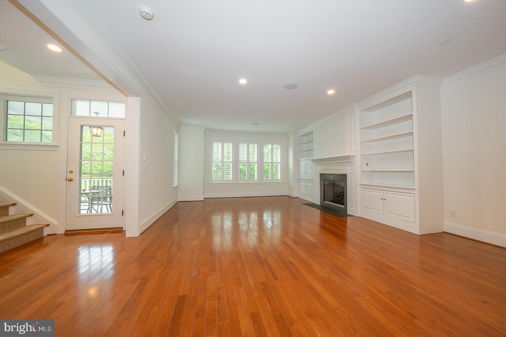 WHITEHALL - Residential