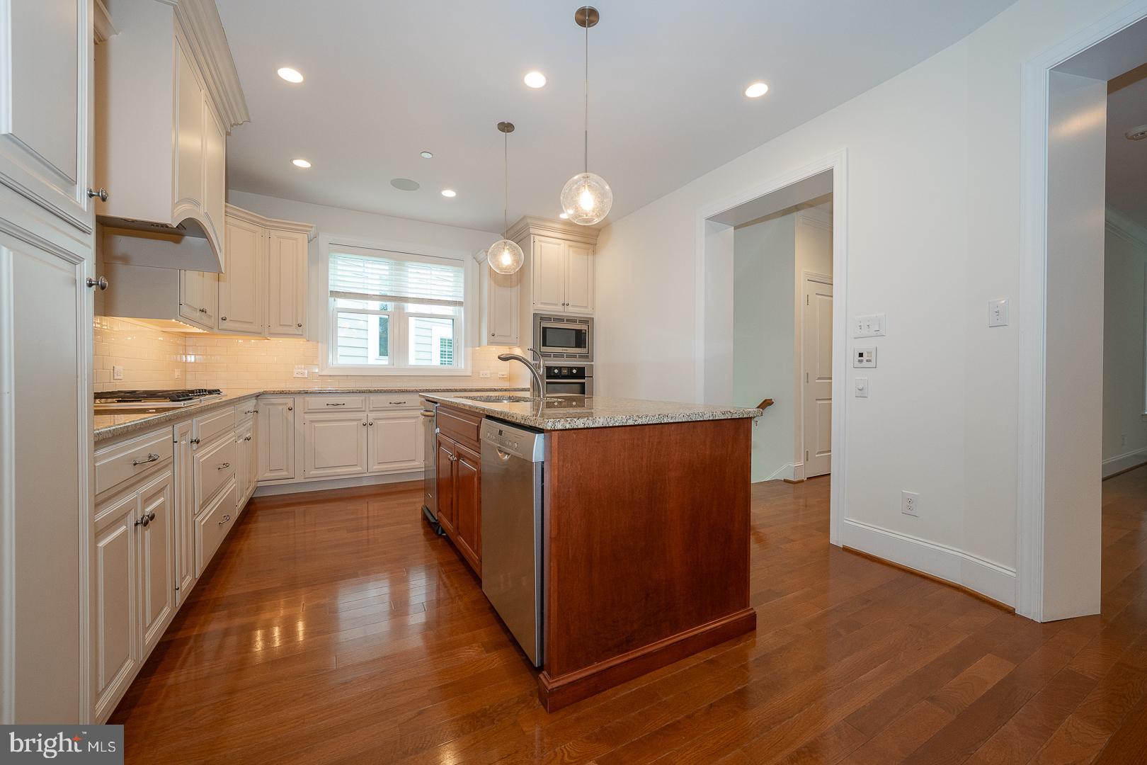 WHITEHALL - Residential