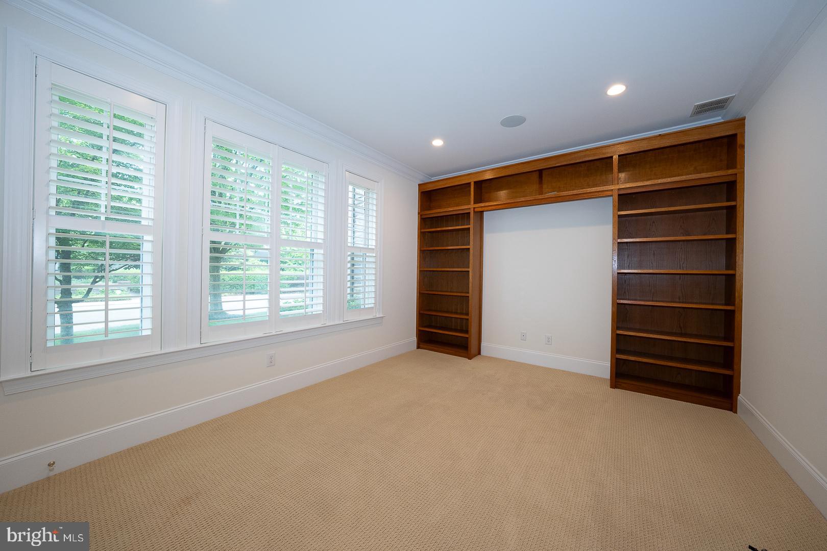 WHITEHALL - Residential