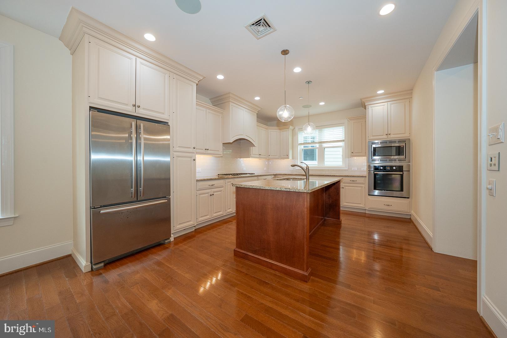 WHITEHALL - Residential