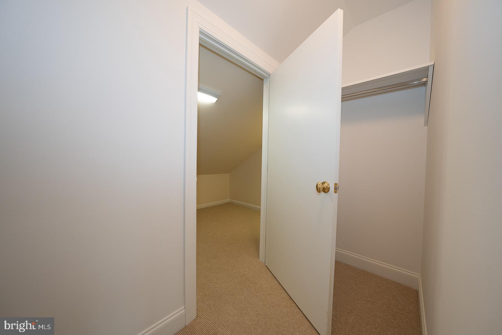 WHITEHALL - Residential