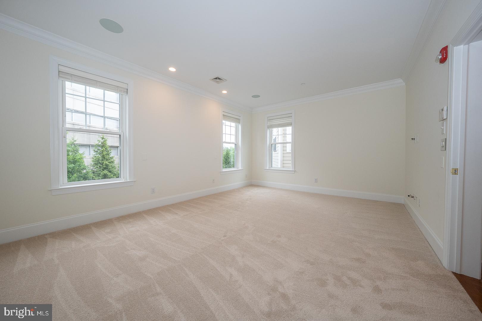 WHITEHALL - Residential