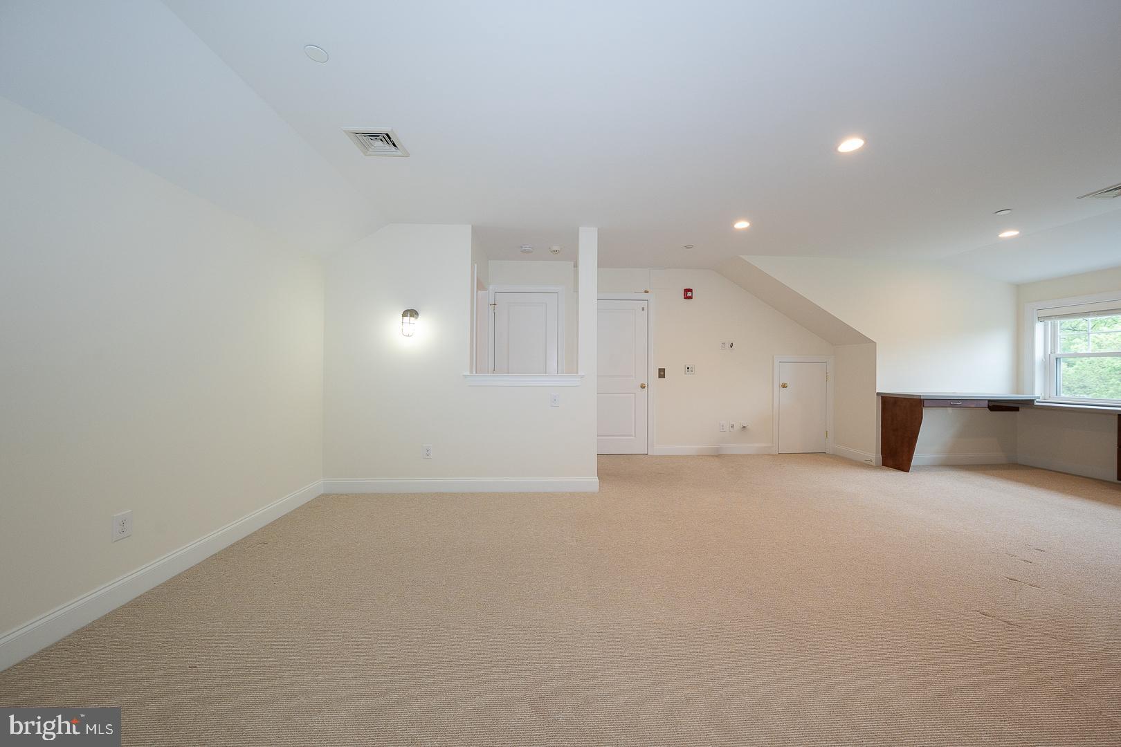 WHITEHALL - Residential