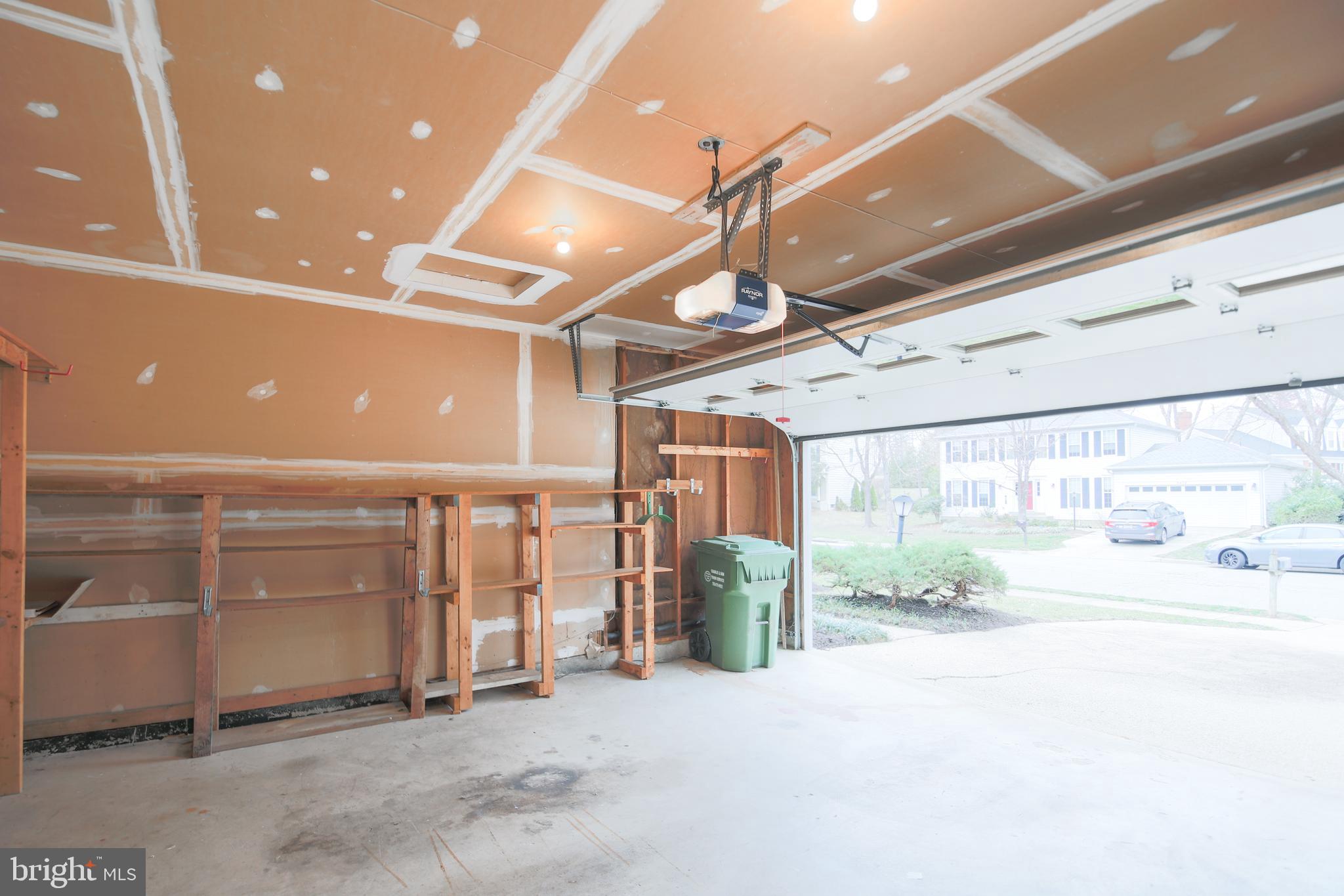 LAKE RIDGE - Residential