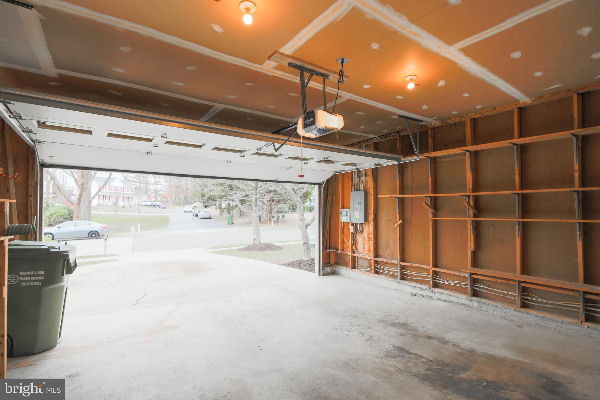 LAKE RIDGE - Residential