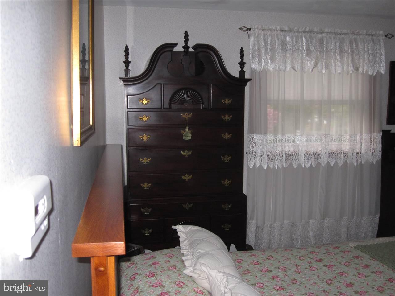 AMELYN GARDENS - Residential