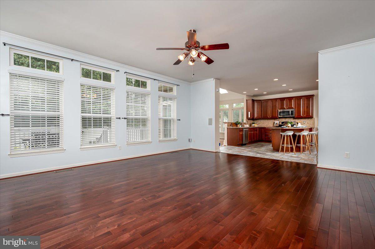 SHAMROCK MANOR - Residential