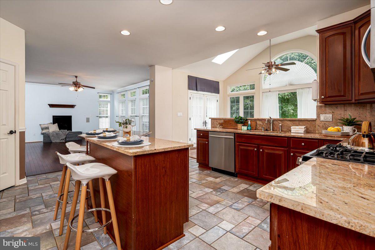 SHAMROCK MANOR - Residential