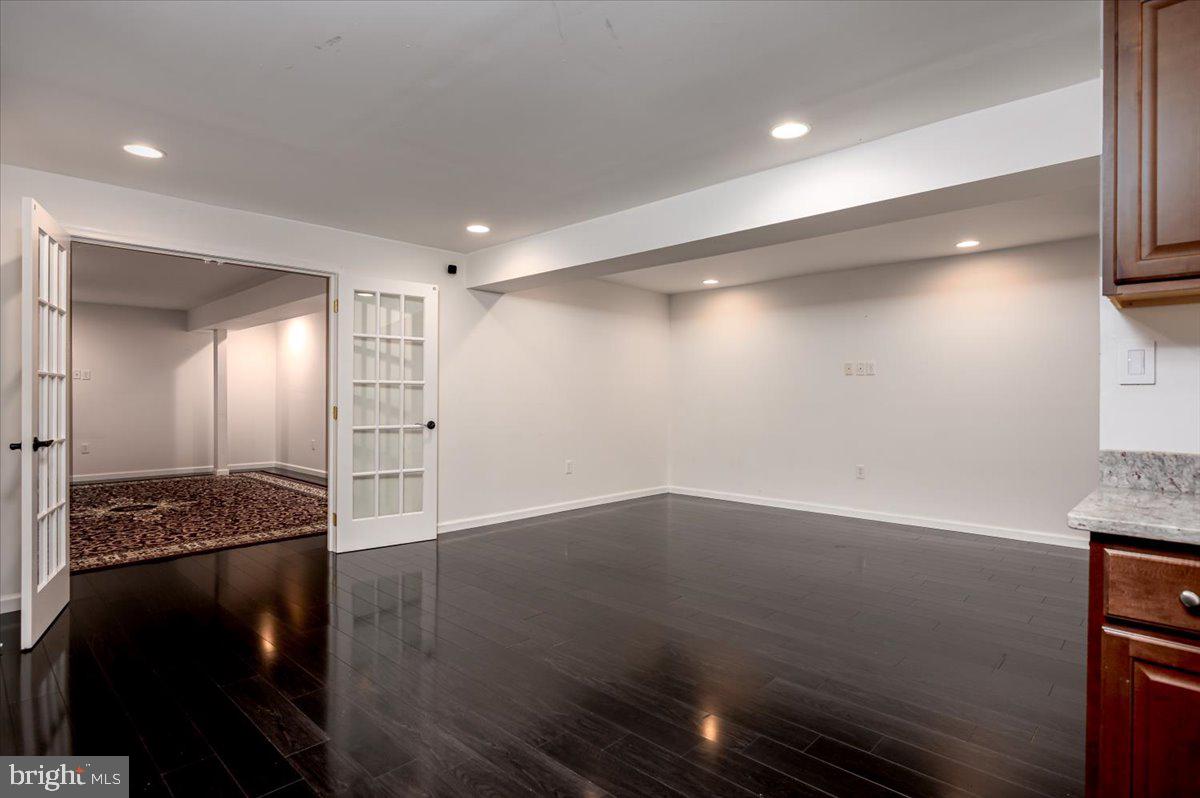 SHAMROCK MANOR - Residential