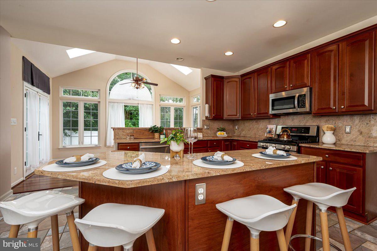 SHAMROCK MANOR - Residential