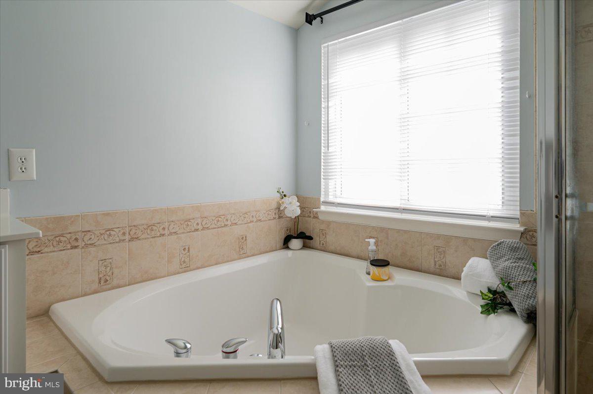 SHAMROCK MANOR - Residential