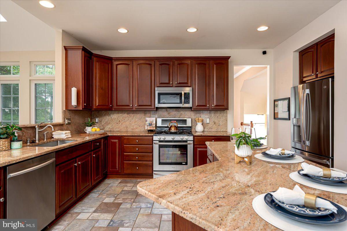 SHAMROCK MANOR - Residential