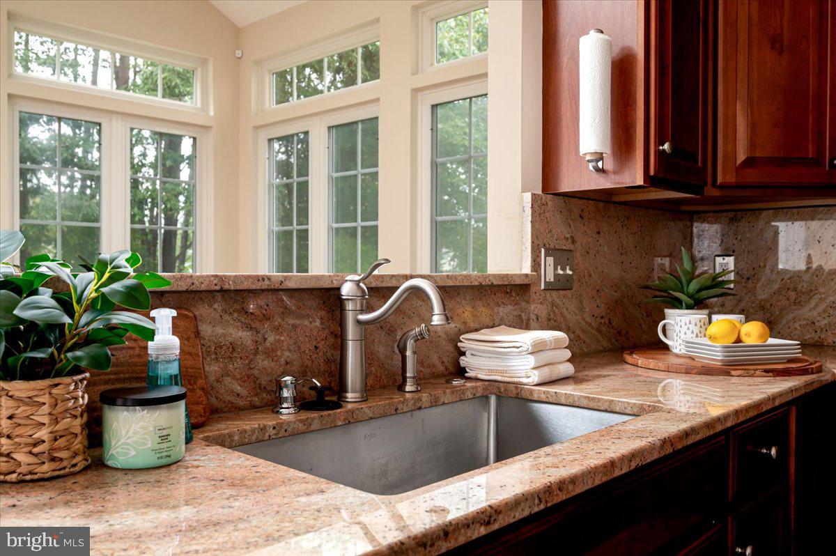 SHAMROCK MANOR - Residential