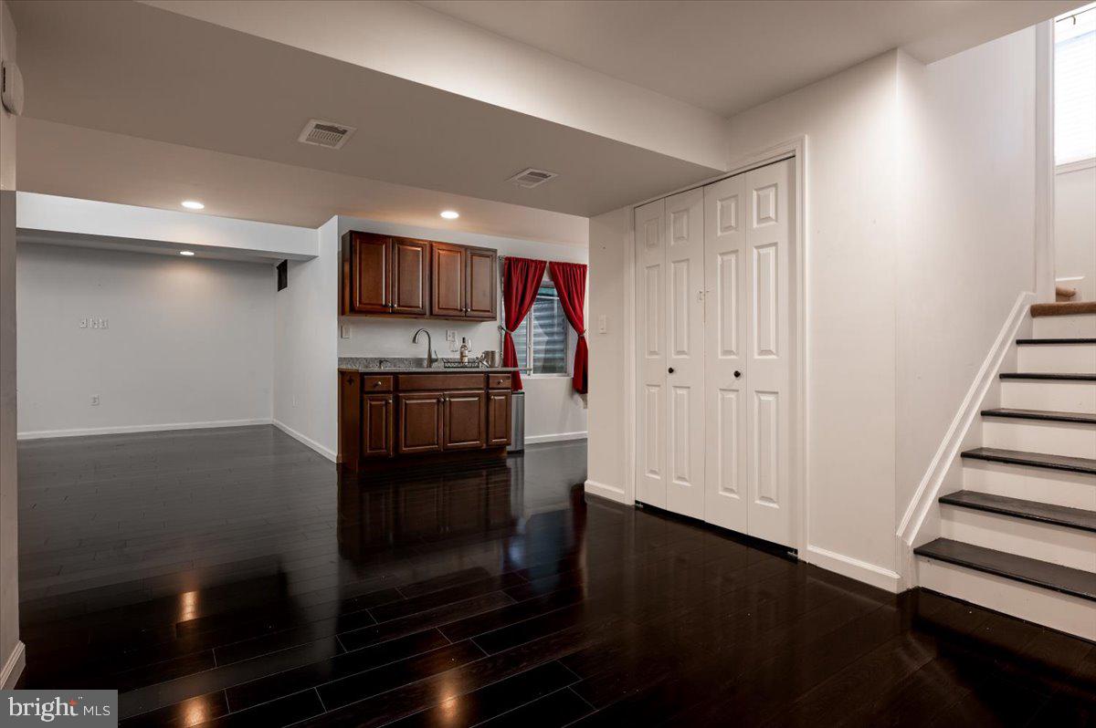 SHAMROCK MANOR - Residential