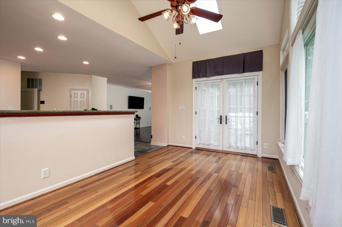 SHAMROCK MANOR - Residential