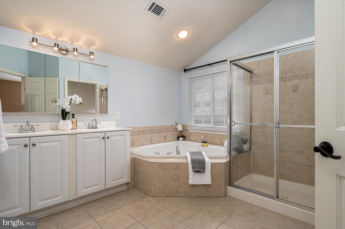 SHAMROCK MANOR - Residential