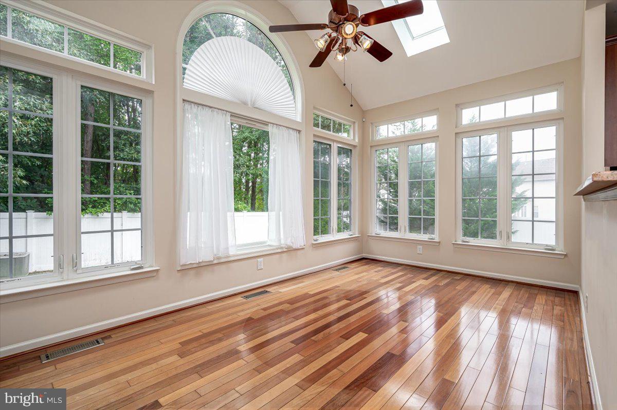 SHAMROCK MANOR - Residential