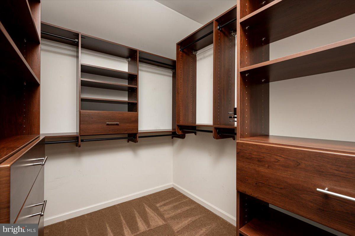 SHAMROCK MANOR - Residential